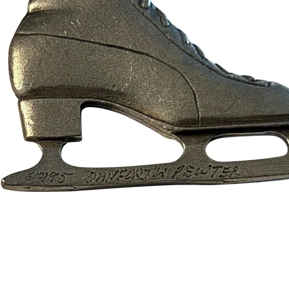 1995 Danforth Pewter Ice Figure Skates Keychain Silver Tone Vintage Winter Sport